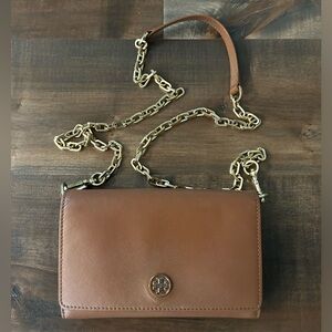 Tan side body Tory Burch bag with gold chain